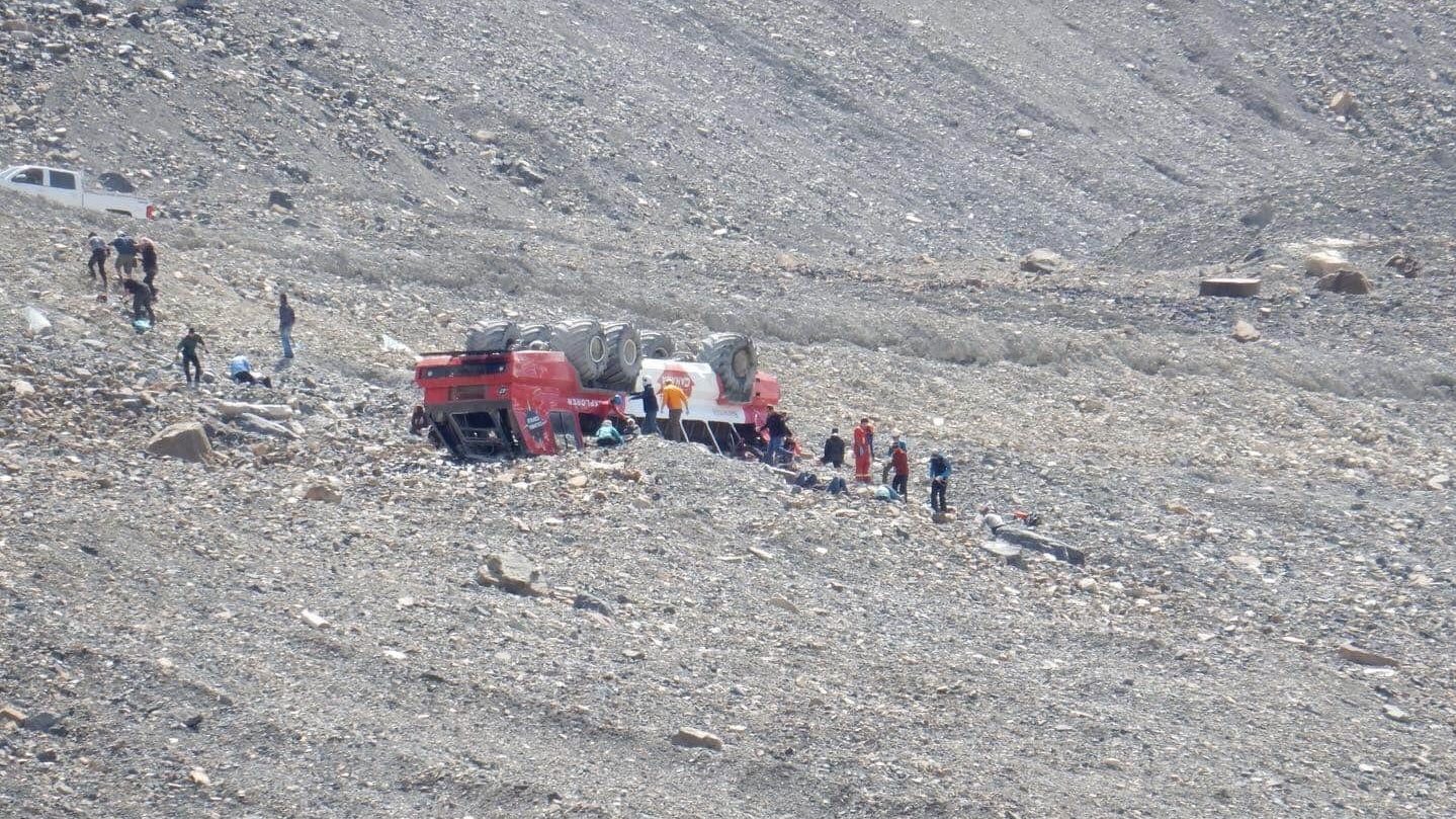 Columbia Icefields rollover investigation could take months: RCMP