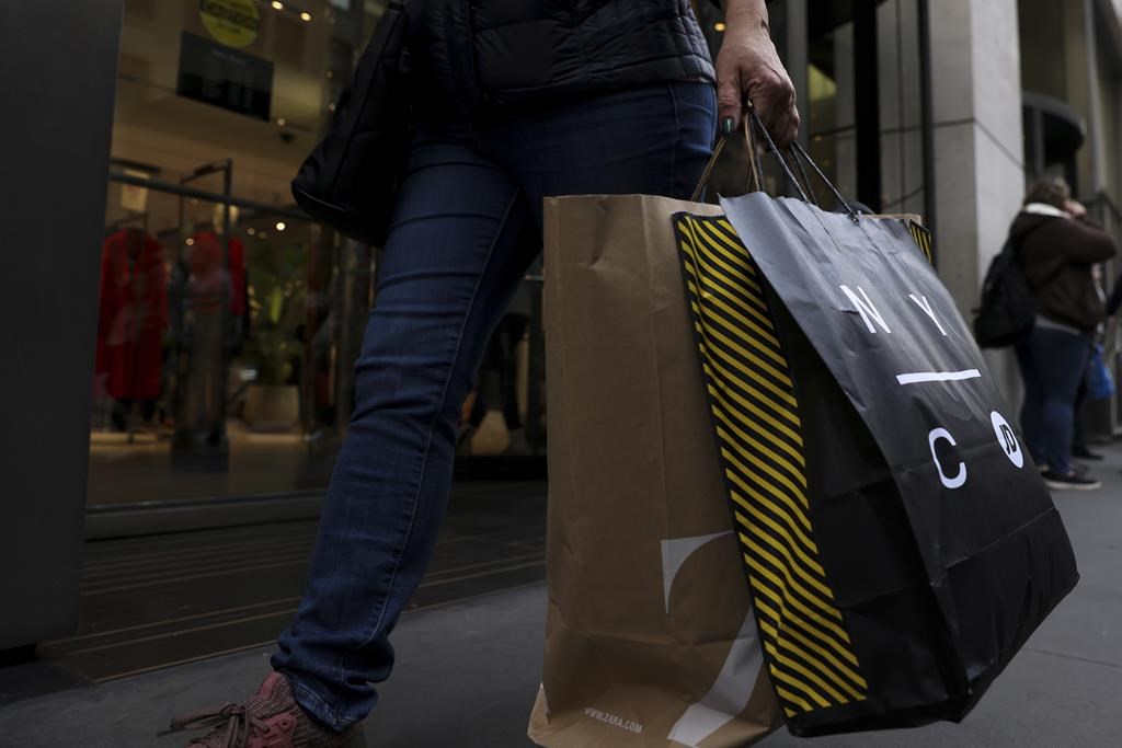 Spending less, longer sales: Holiday shopping season sees changes in Canada