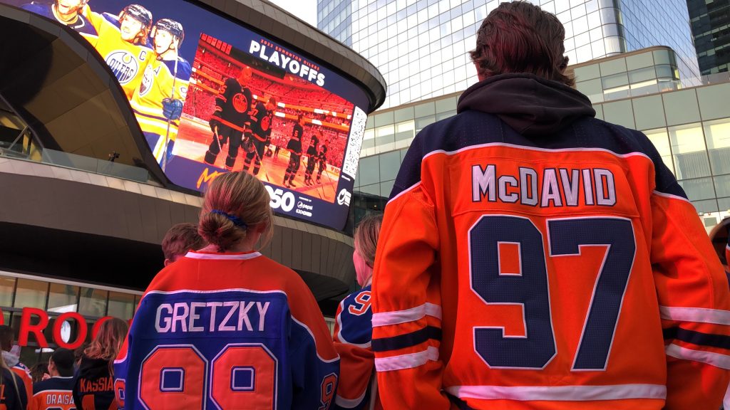Photos: Oilers fans take part of Fan Day in Ice District