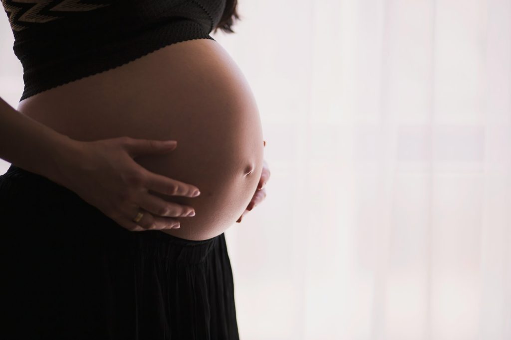 Women in Alberta waiting longer to have kids: study