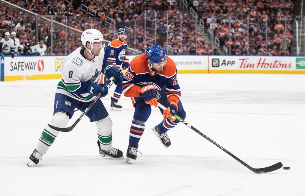 Vancouver Canucks take Game 3 in Edmonton for 2-1 series lead over Oilers