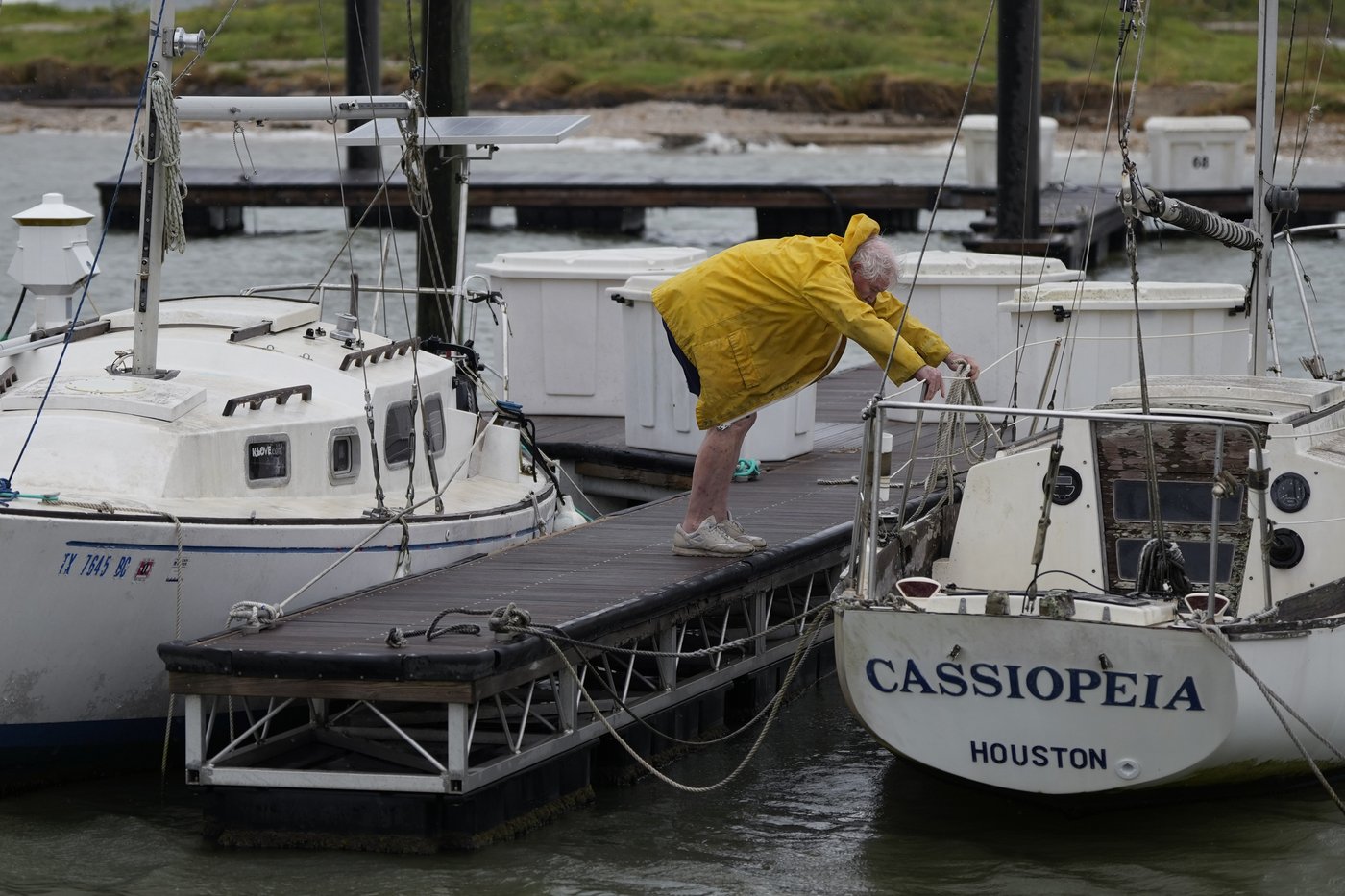 Beryl weakens to tropical storm after sweeping into Texas as Cat 1 ...