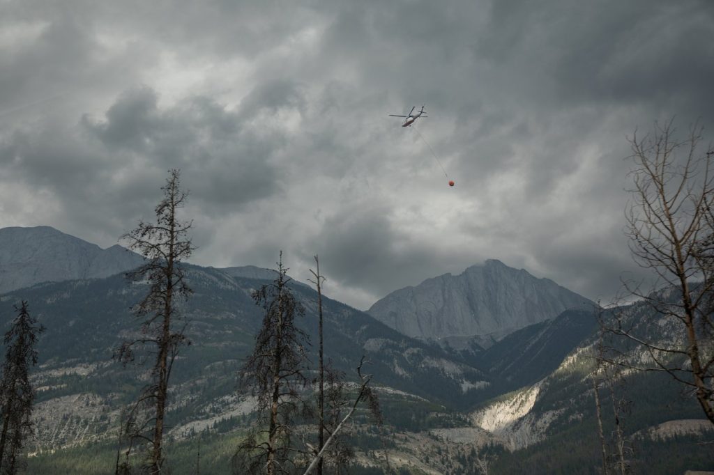 Jasper Wildfire Complex 'being held' leads to reopening of hot springs and trail