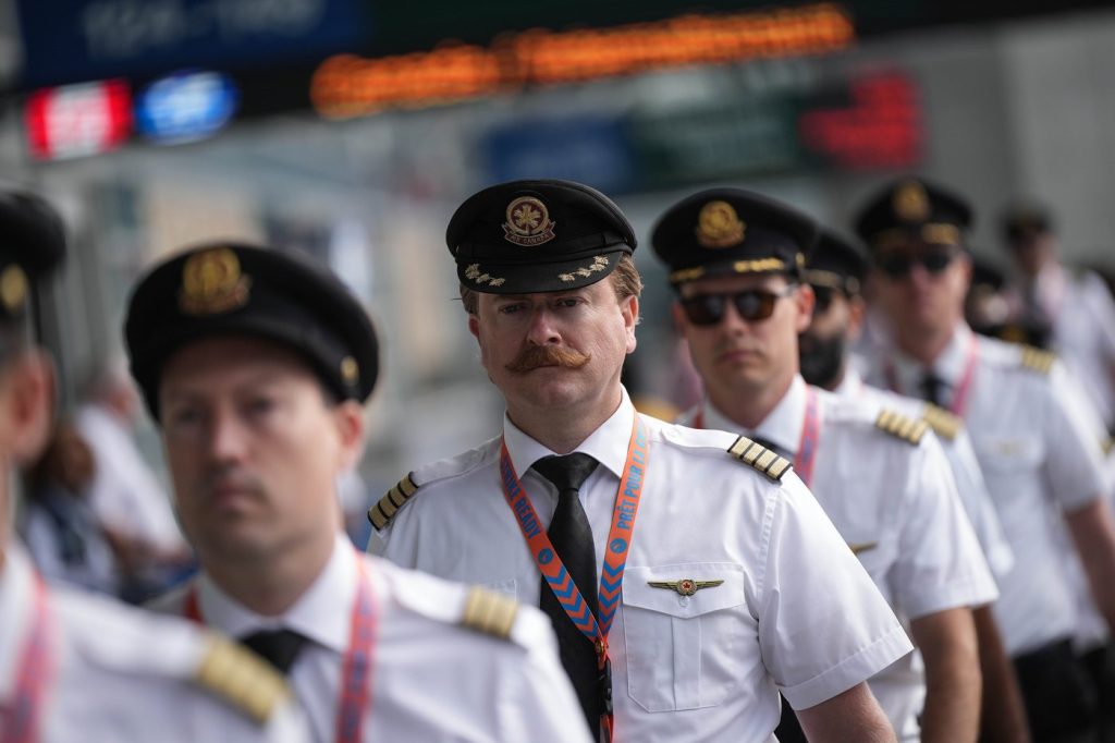 Low pay for junior Air Canada pilots poses possible hurdle to proposed deal