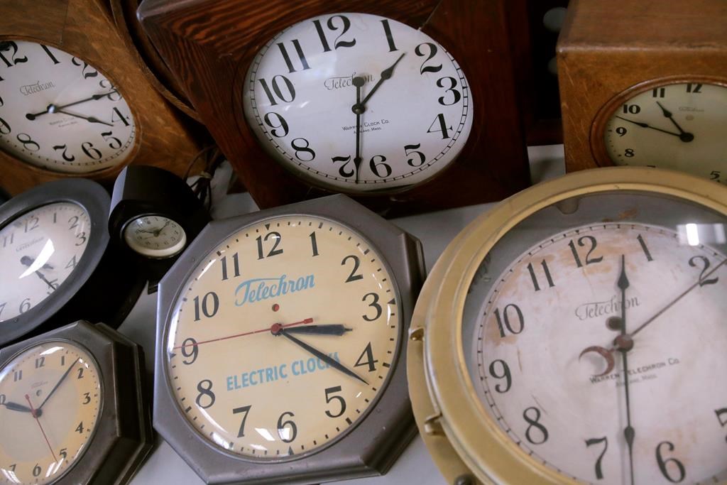 Most Canadians set to turn back time, reigniting time change discourse