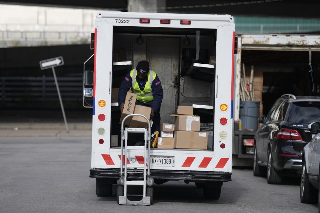 Purolator workers won't handle Canada Post packages if strike occurs, union says