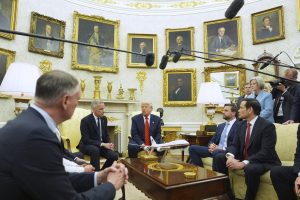Photos from PM Mark Carney’s Oval Office meeting with U.S. President Donald Trump