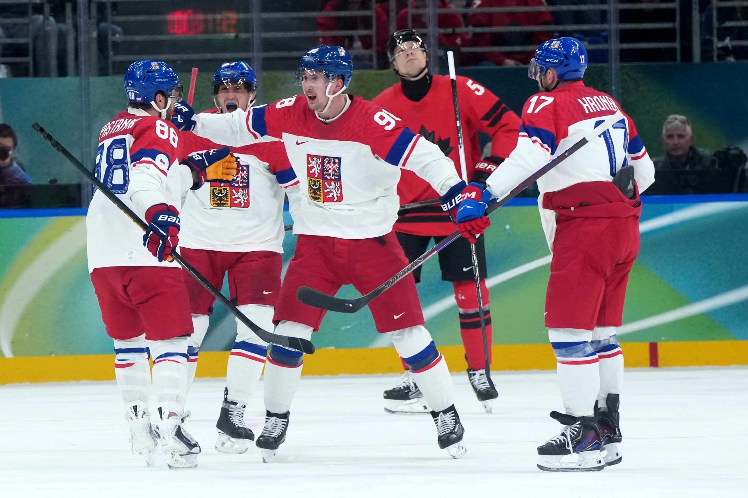 Czechia had six men on ice during Ondrej Palat goal against Canada