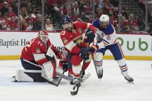Reinhart scores with 19.5 left to force overtime in Game 4