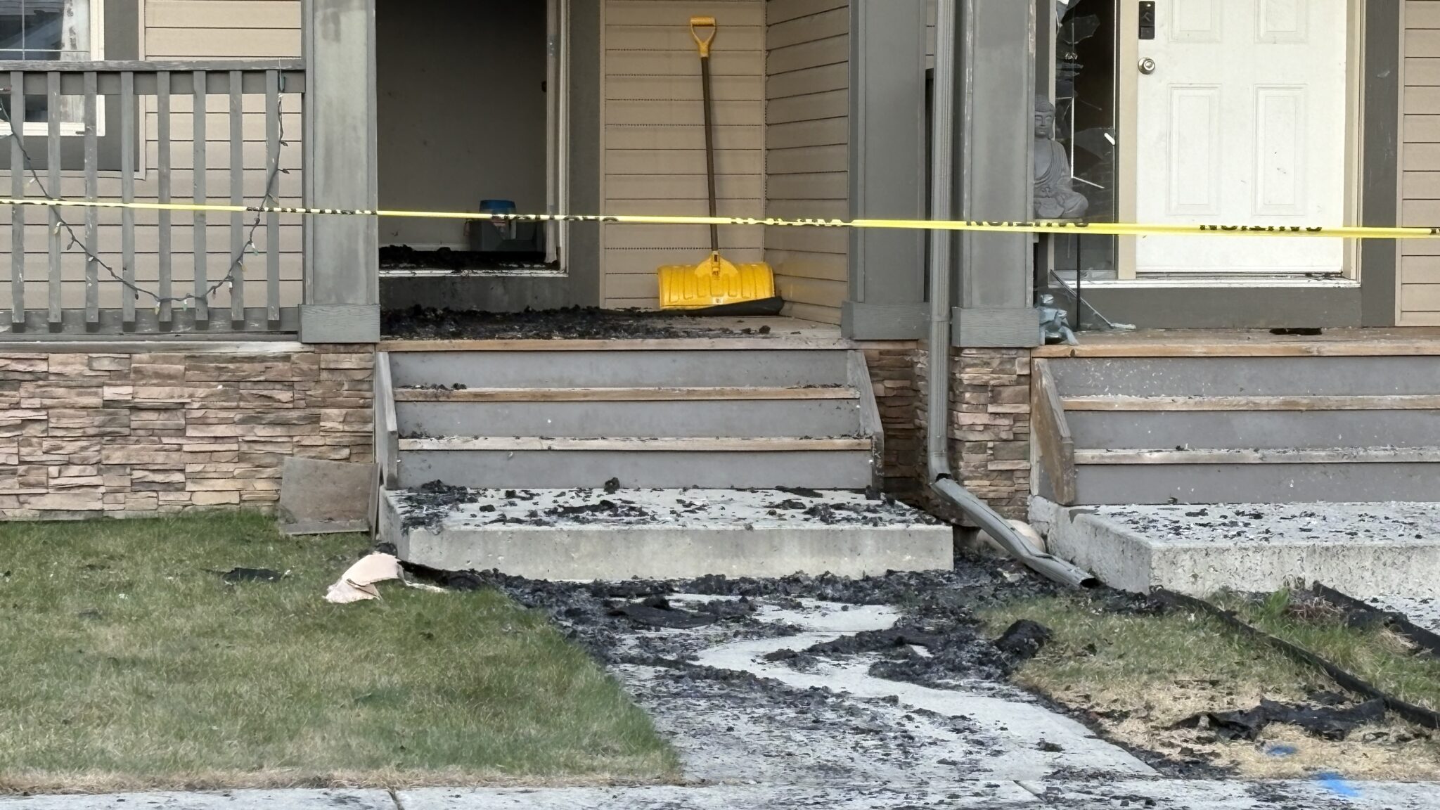 Fire damages southeast Edmonton duplex