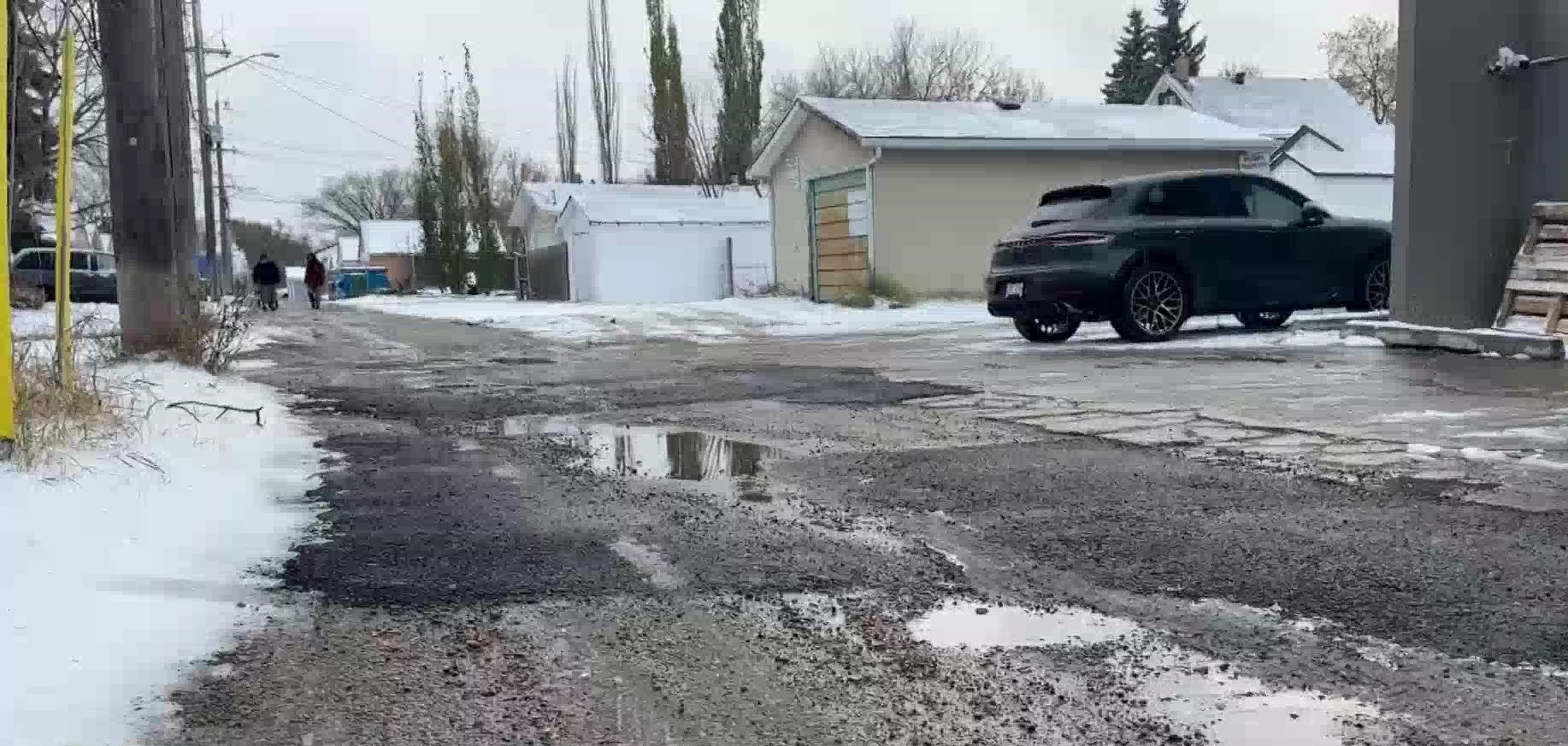 Edmonton prioritizing alley renewal in residential areas, pushing back repairs for some businesses