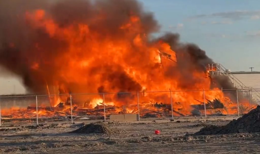 Fire destroys WWII hangar at former Edmonton airport