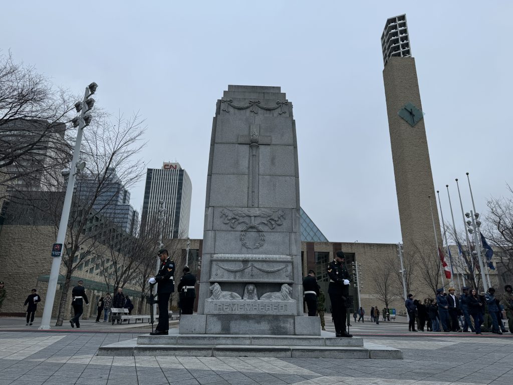 Edmontonians gather to mark Remembrance Day