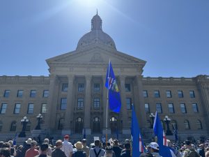 Edmonton rally for Alberta independence met with opposition from Indigenous community