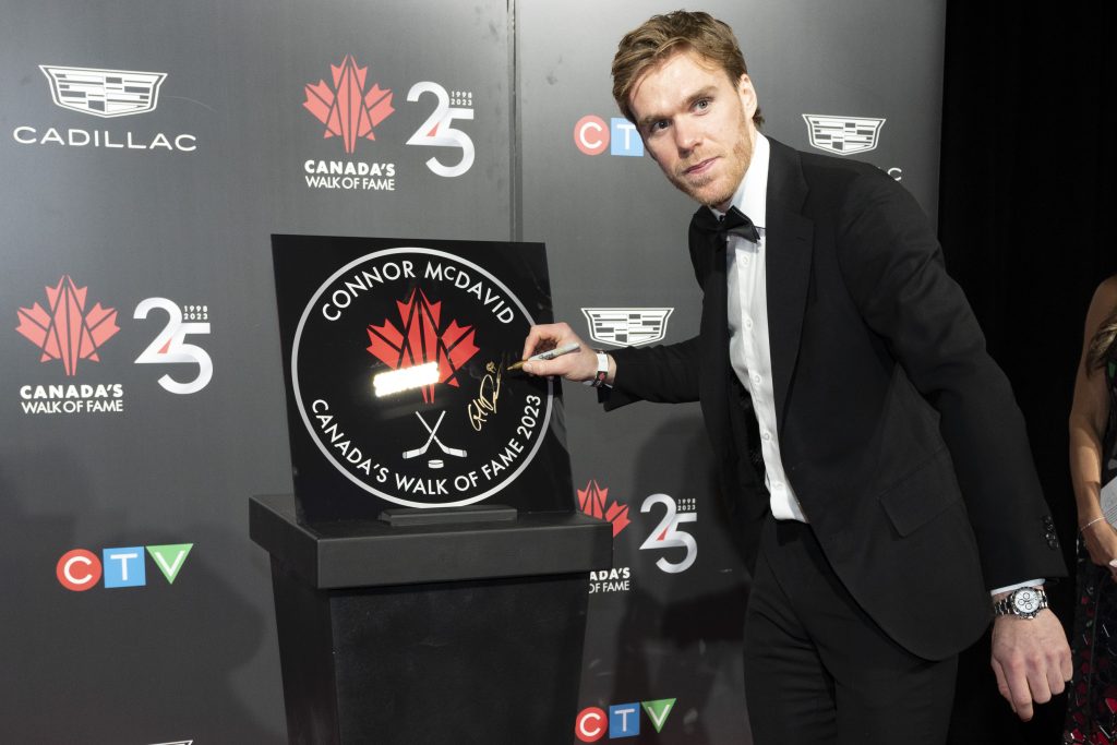 Connor McDavid celebrated at Canada's Walk of Fame anniversary gala