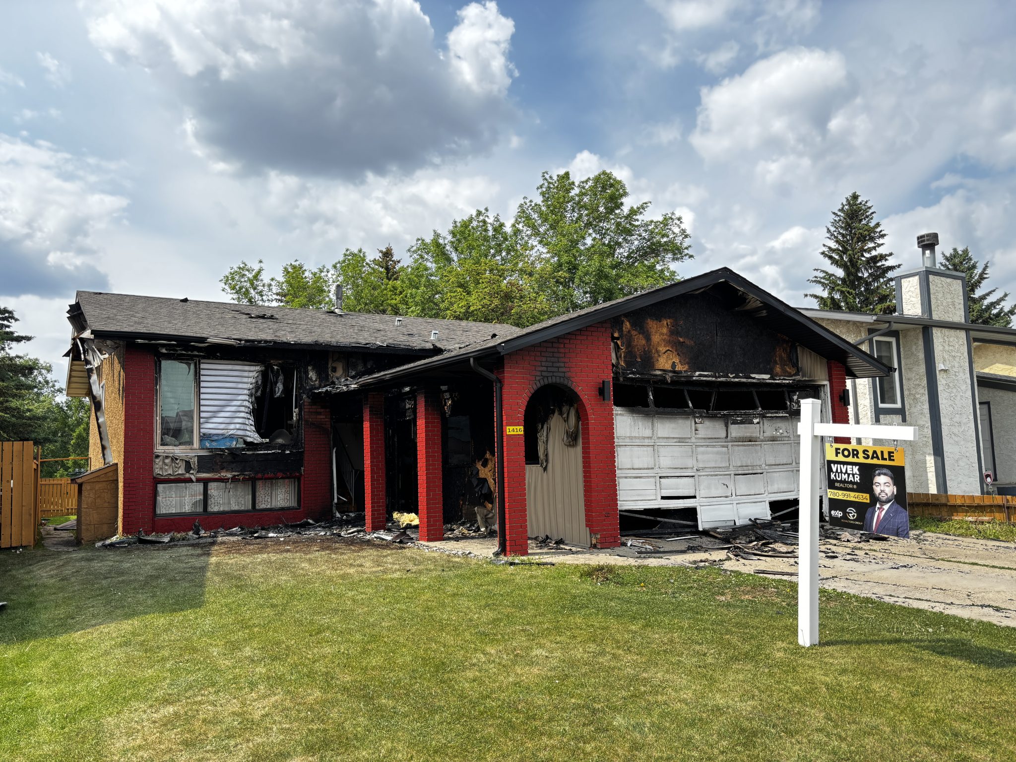 Edmonton police looking for suspect in Mill Woods house arson