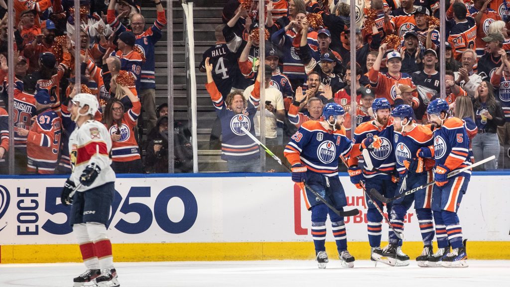 Game 4: Oilers lead 6-1, McDavid ties Gretzky record for most assists in single postseason