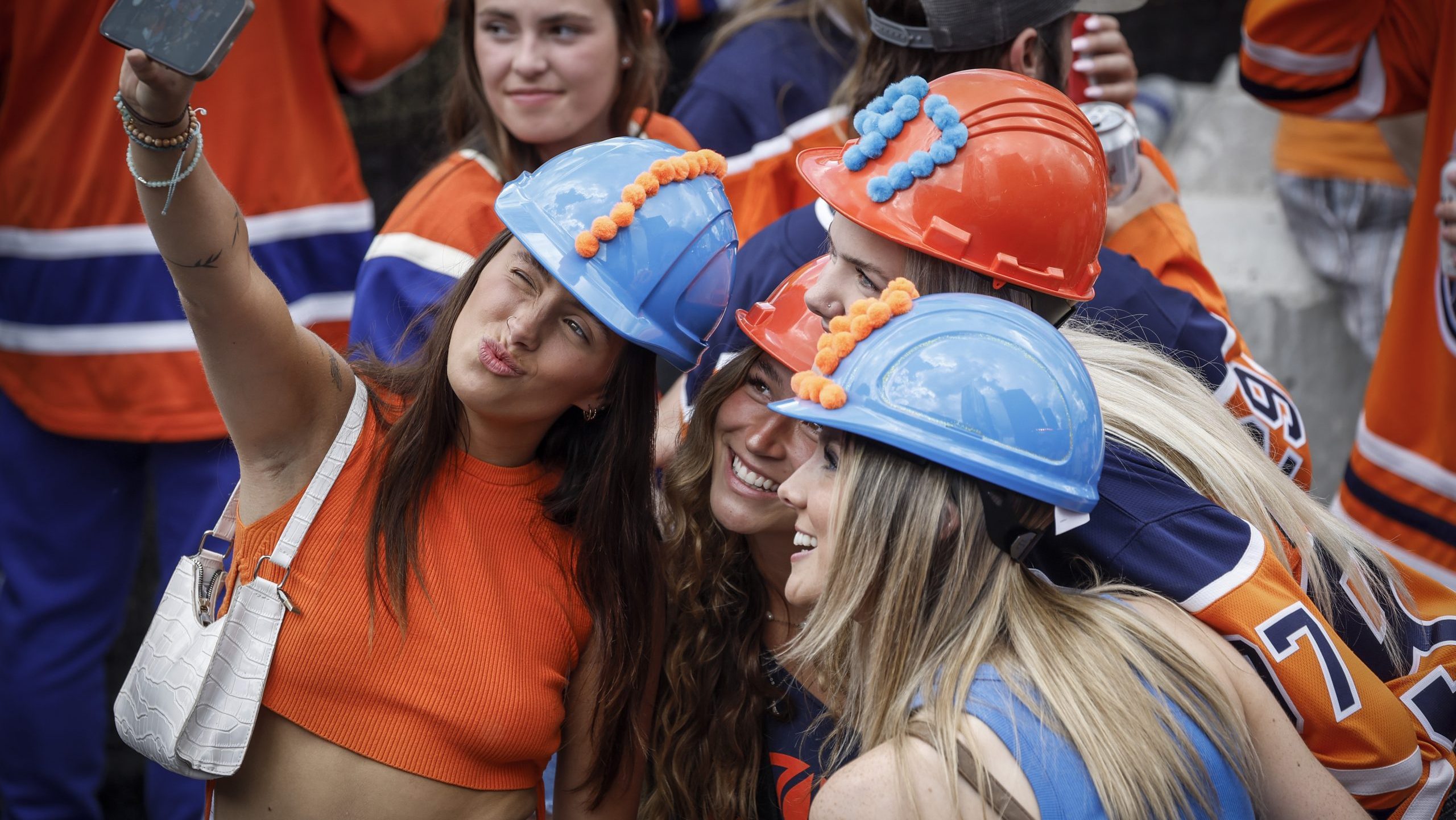 IN PHOTOS: Edmonton Oilers fans outside Rogers Place for Game 6