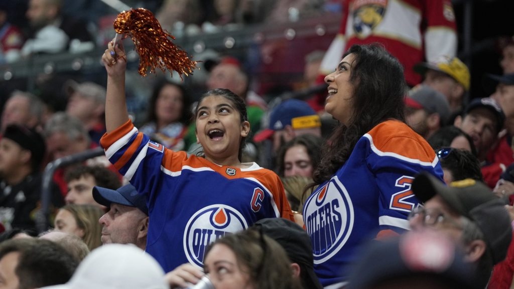 Oilers fans make trip back to Florida for winner-take-all Game 7
