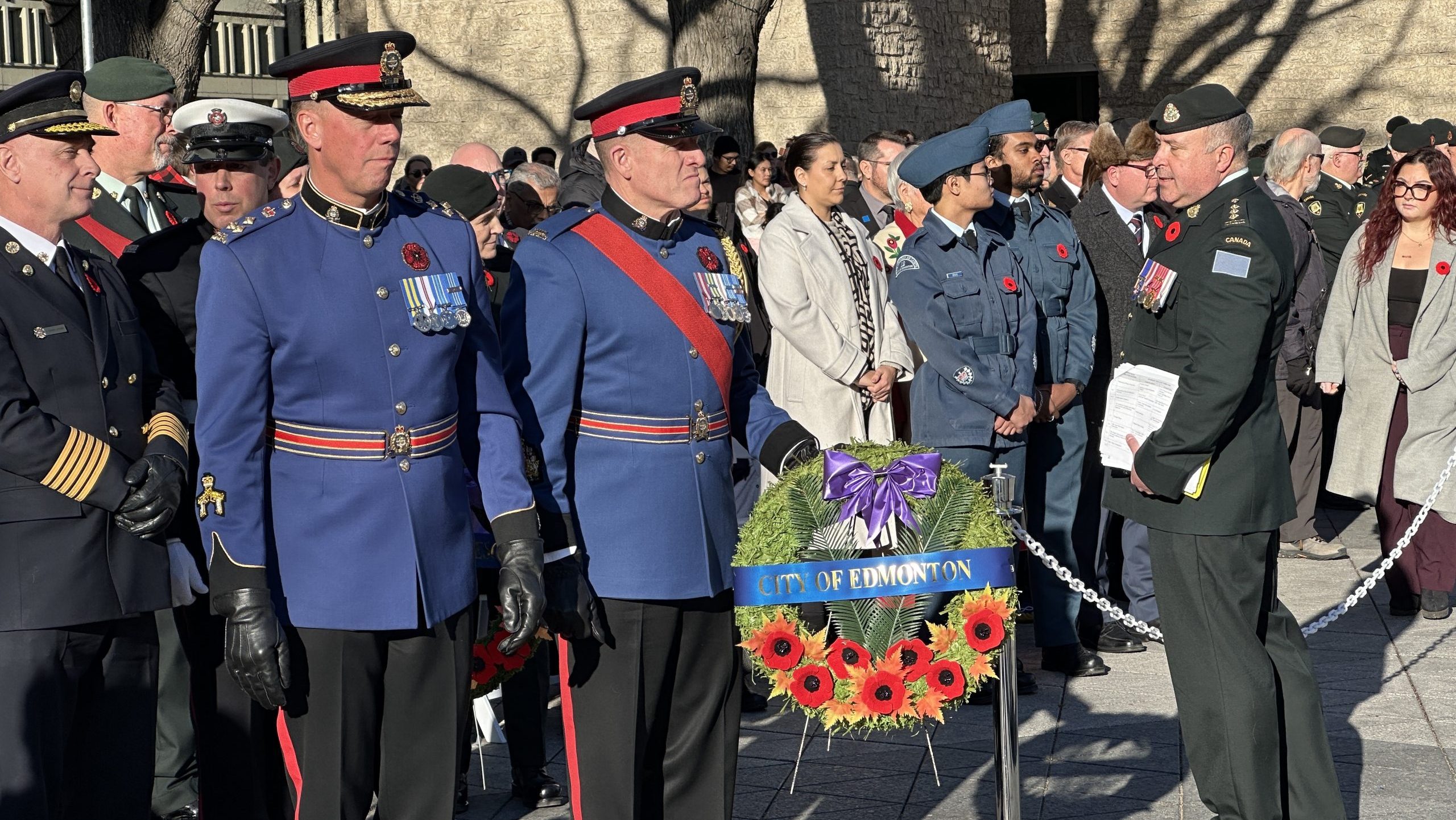 Remembrance Day: Edmontonians honour Canadian war veterans with ceremony at city hall, cenotaph