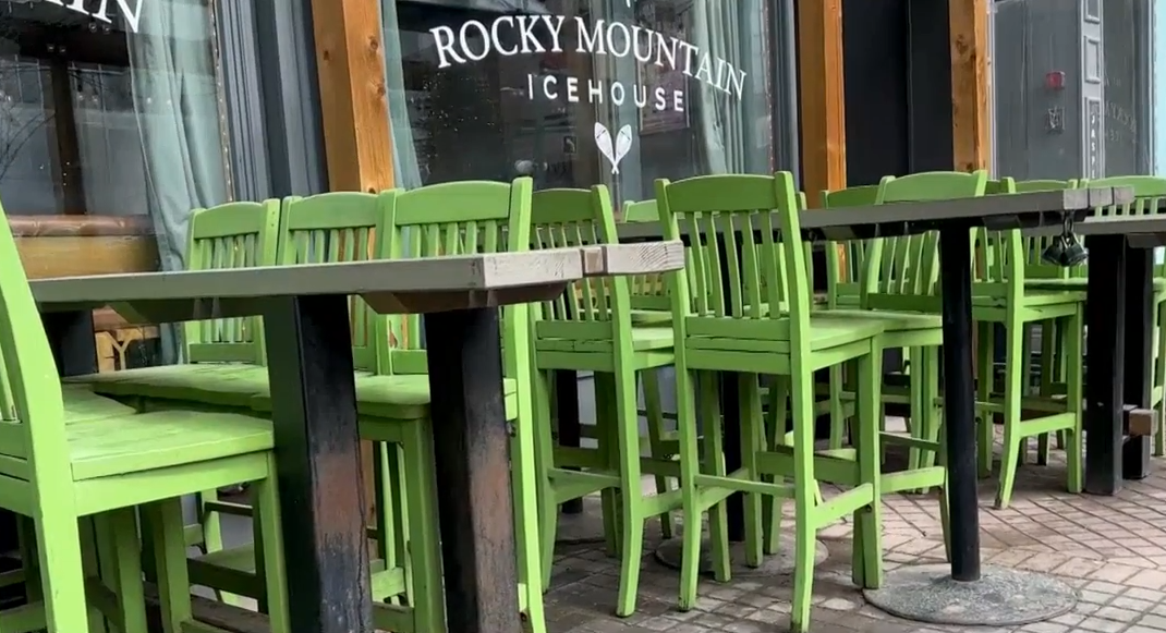 ‘Unexpected and egregiously high’: Edmonton restaurants feel new patio fees are hurting small businesses