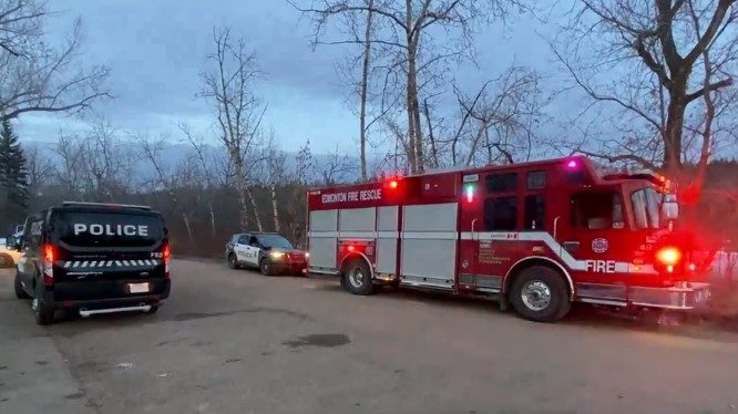 Woman missing after falling into North Saskatchewan River