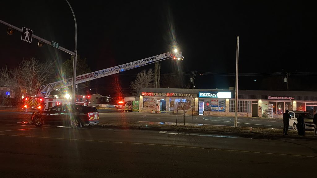 Fire at north Edmonton strip mall convenience store under investigation