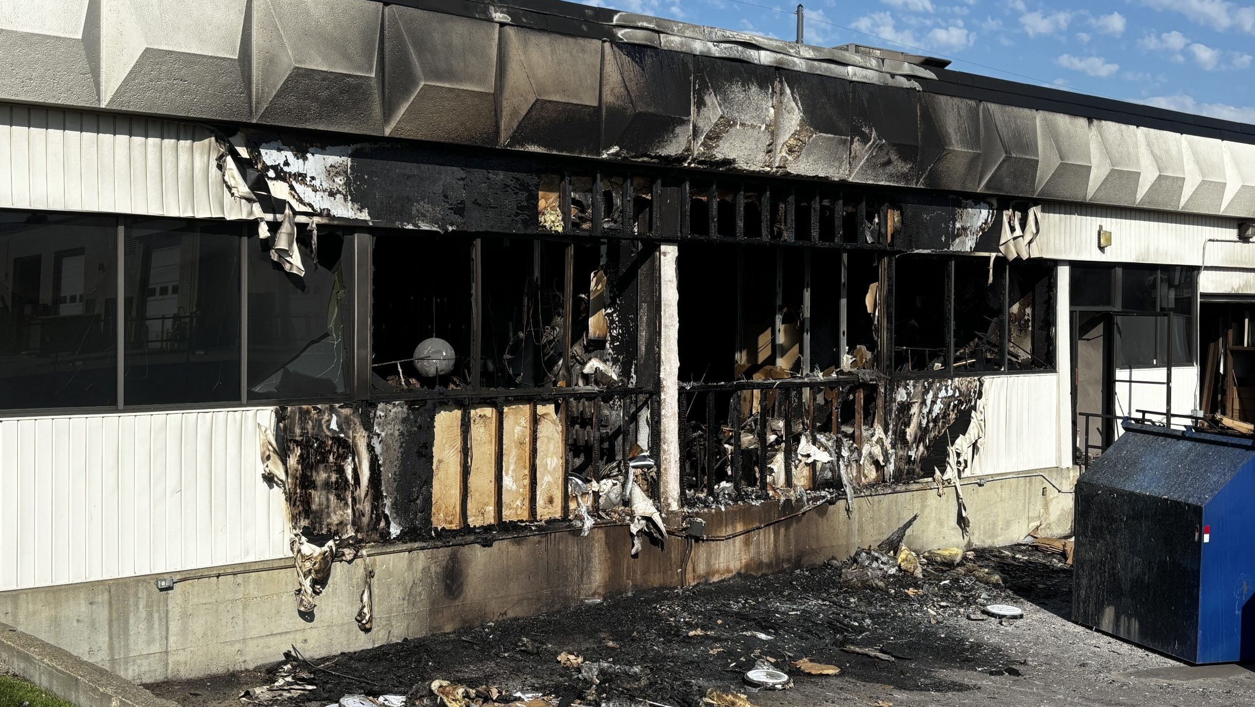 Fire at south Edmonton strip mall damages business, forces shops to close