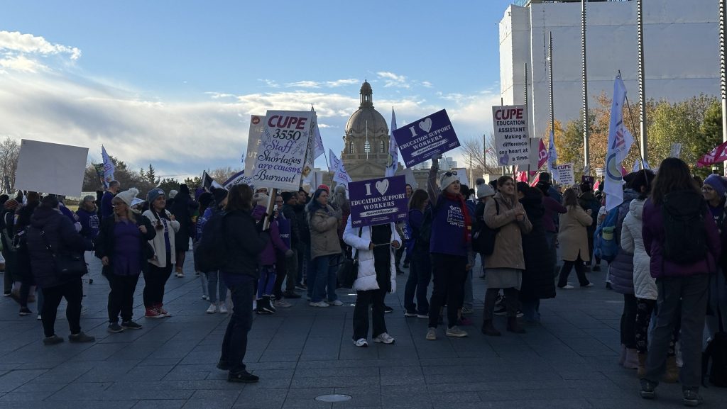 After strike averted, EPSB support staff set to protest at Alberta legislature