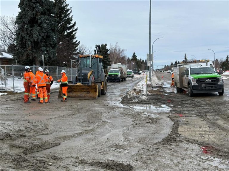 Central Edmonton water main break: drivers asked to avoid area