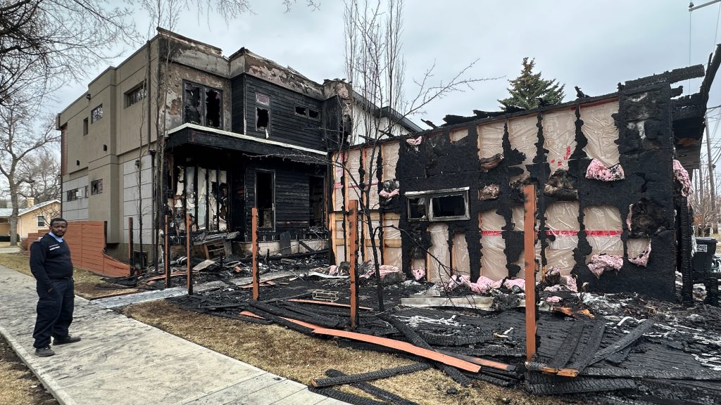 EFRS battles 3 overnight fires around Edmonton