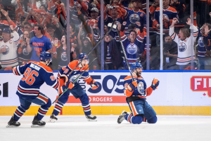Henrique scores twice, Skinner shuts out Vegas leading the Oilers to a 3-1 series