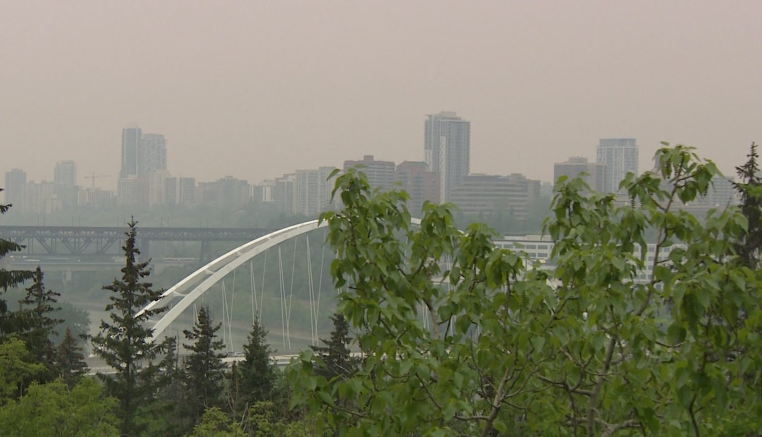 Smoke and heat expected for Edmonton over long weekend